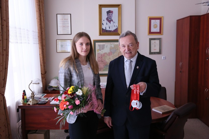 Studentka  Izabela Jastrząb z chełmskiej PWSZ została podwójną wicemistrzynią Polski. Zobacz zdjęcia
