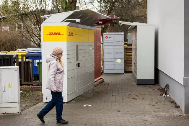 Do niedawna przy ul. Chodkiewicza stało pięć paczkomatów. Teraz są zaledwie cztery.