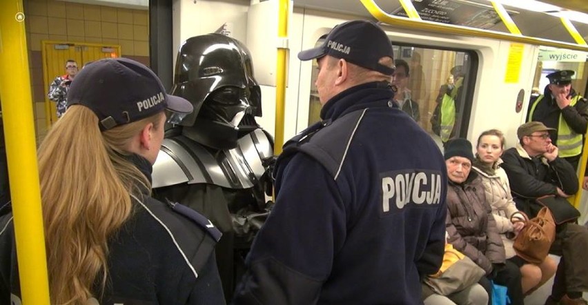 Lord Vader metrem jeździć nie powinien?