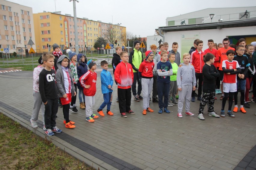 Uczniowie SP3 w Złotowie biegli 100 kilometrowy bieg na 100 rocznice