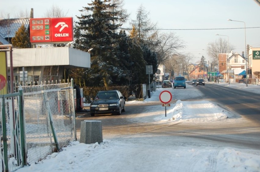 Stegna. Zamknięta od ponad roku stacja paliw w Stegnie...