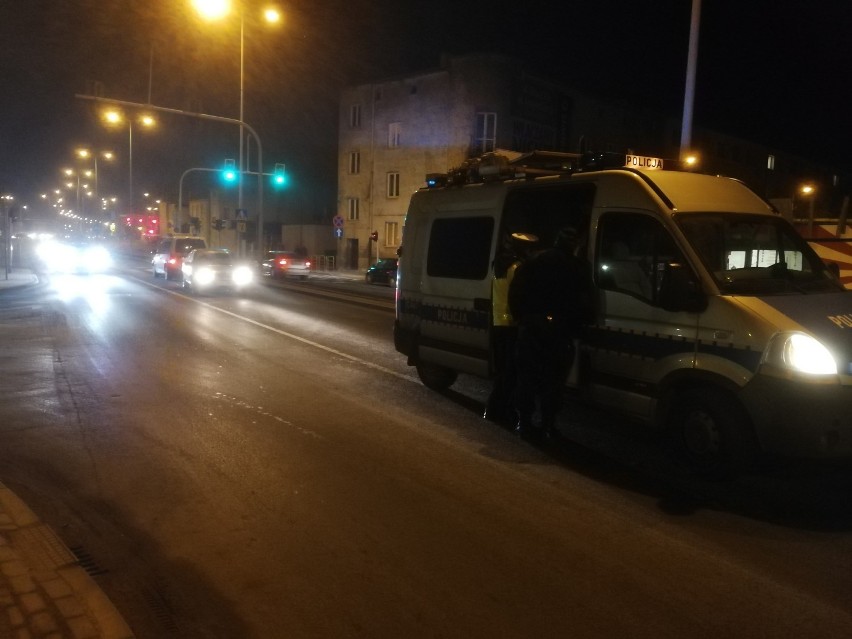Wypadek na ulicy Okrzei we Włocławku. Potrącenie 63-letniego pieszego [zdjęcia, wideo]