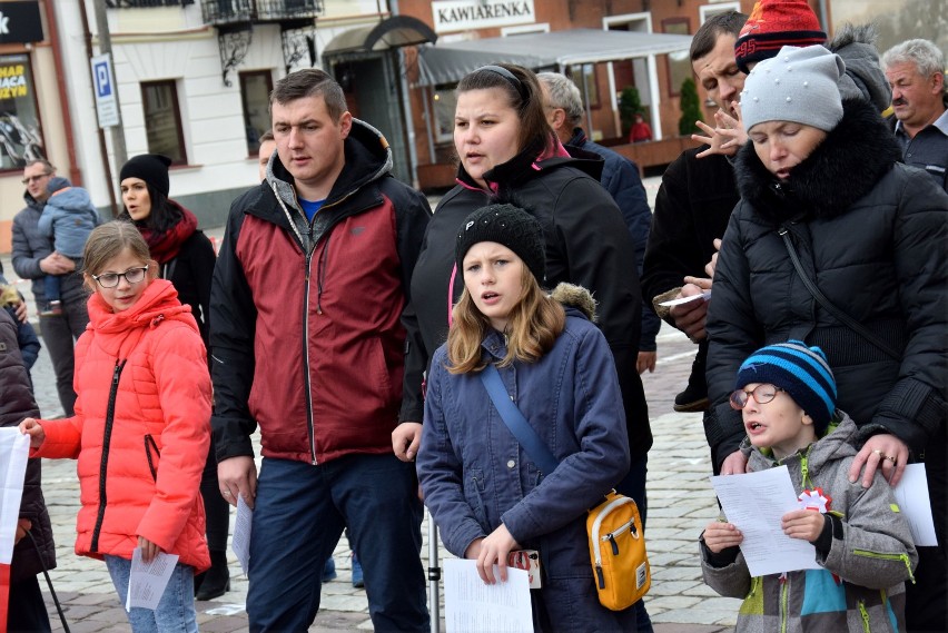 Oficjalne uroczystości w mieście, odbywają się 11 listopada...