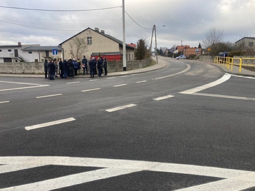 Zakończył się remont drogi Woźniki-Lubsza. Pojedziemy bez...