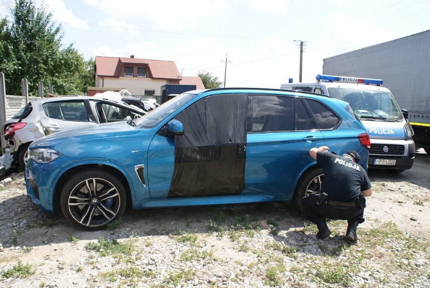 W Wieruszowie policjanci odnaleźli drogie BMW skradzione w Czechach [FOTO]
