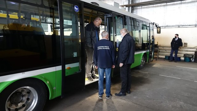 Dwa elektryczne autobusy od grudnia bezpłatnie przewiozą pasażerów.