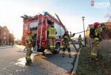 Ełk. Pożar pustostanu przy ulicy Kościuszki. W akcji brały udział trzy zastępy straży pożarnej z JRG