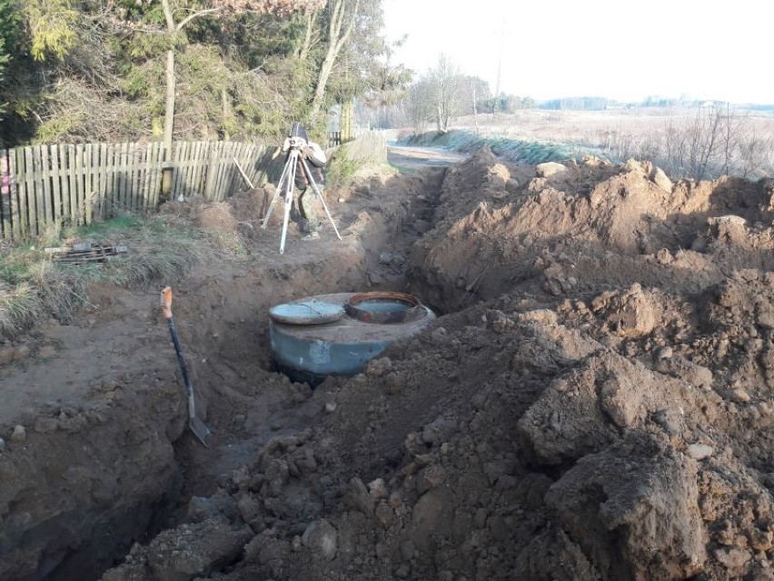 Trwa budowa kanalizacji sanitarnej w Rątach i Rybakach