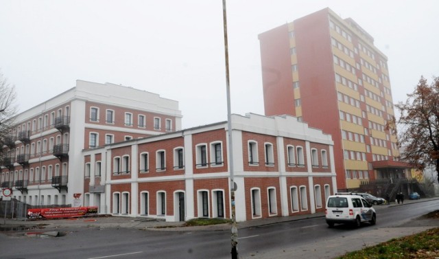 Akademik przy ulicy Ogrodowej w Zielonej Górze to 10- piętrowy budynek w centrum miasta