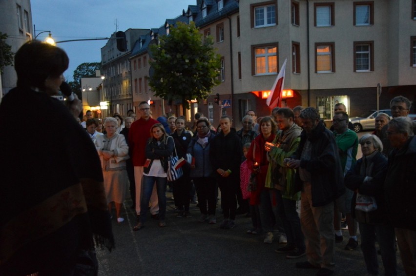 Łańcuch Światła w Kartuzach - protest pod kartuskim sądem