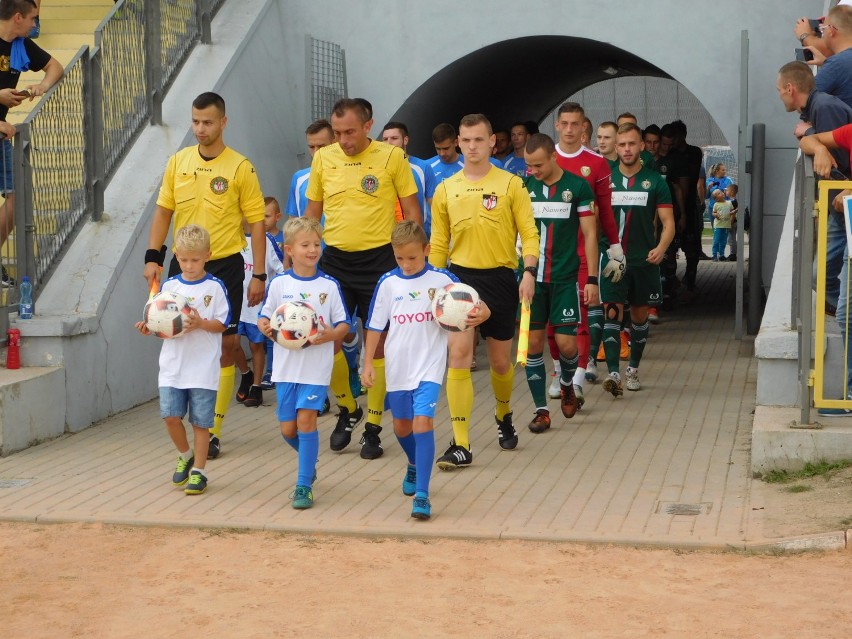 Piłkarze Górnika Wałbrzych w meczu na szczycie IV ligi pokonali u siebie 2:1 Śląsk II Wrocław.