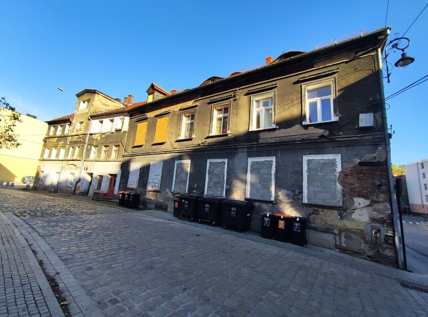Luksusy, czy slumsy? Jaki jest stan budynków mieszkalnych w Wałbrzychu? [ZDJĘCIA i DANE]