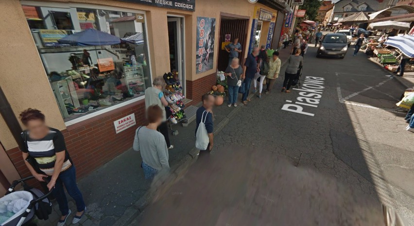 Mieszkańcy Wadowic poszli na zakupy. Przyłapały ich kamery Google Street View. Zobaczcie ZDJĘCIA