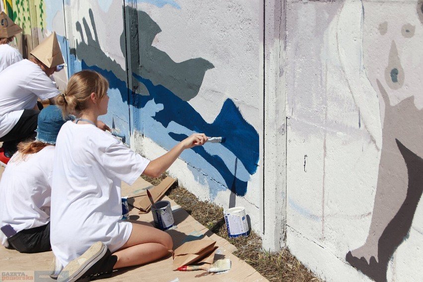 Mural przy ulicy Szpitalnej we Włocławku. Młodzież...