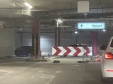 Wielkie zmiany w Galerii Korona w Kielcach. Trwają przygotowania do wprowadzenia płatnego parkingu. Tworzą się korki. Zobacz zdjęcia