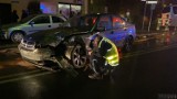 Groźny wypadek na ul. Katowickiej w Opolu. W sobotę wieczorem opel zderzył się z bmw. Trzy osoby zostały ranne