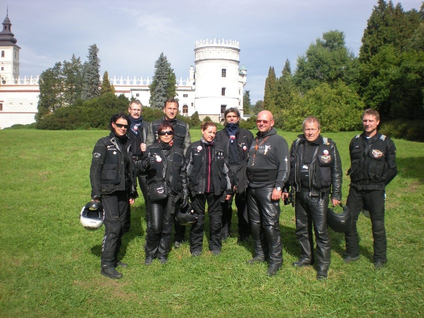 Grodzisk. Motocykliści byli w ukraińskiej Hucie Pieniackiej