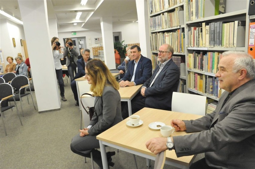 KOŚCIAN. Książka o powstaniu wielkopolskim promowana w miejskiej bibliotece [ZDJĘCIA]