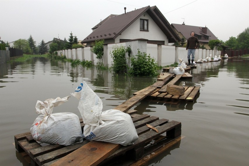 Podczas powodzi w 2010 roku wielu mieszkańców Krakowa i...