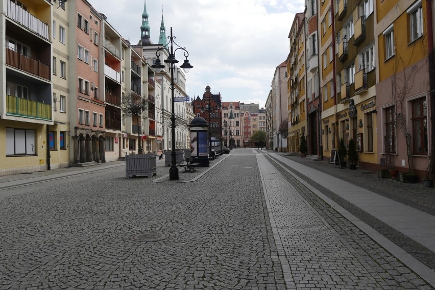 Według wyliczeń autorów raportu w Legnicy modelowa rodzina...