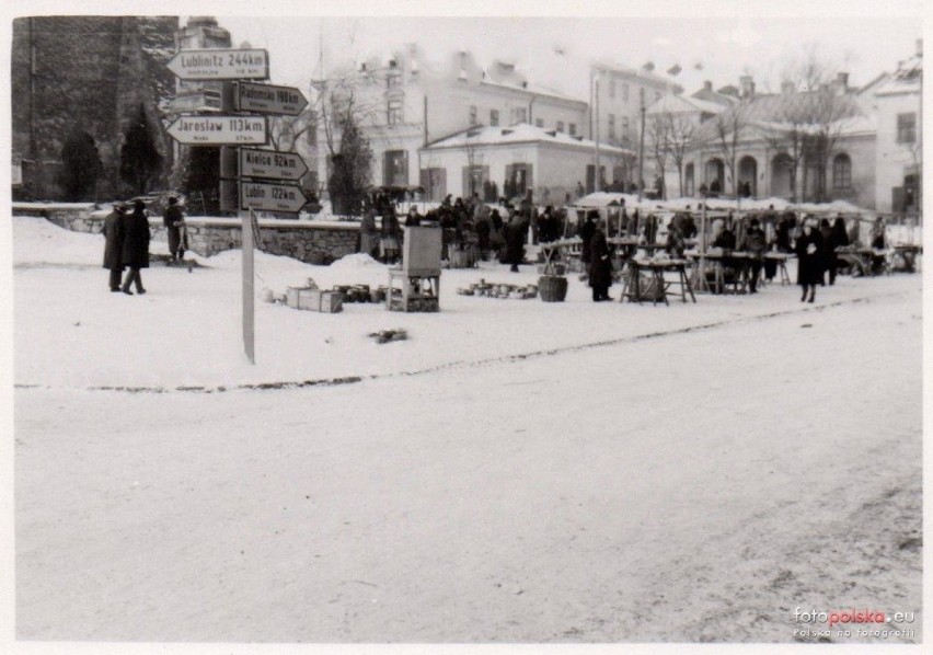 1940 , Północna pierzeja Rynku.