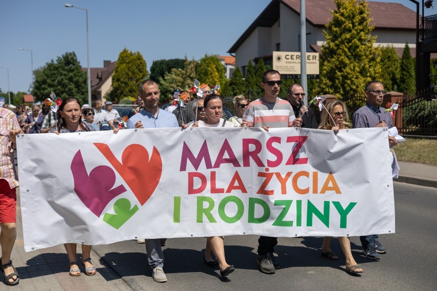 Marsz dla życia i rodziny. Barwny korowód  ulicami Lichenia przeszedł pod hasłem  „Dzieci Przyszłością Polski” [FOTO]