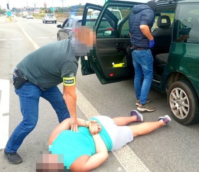 Do zatrzymania dwojga mieszkańców, obecnie mających status podejrzanych w tej sprawie, doszło na drodze krajowej nr 22 w Malborku.
