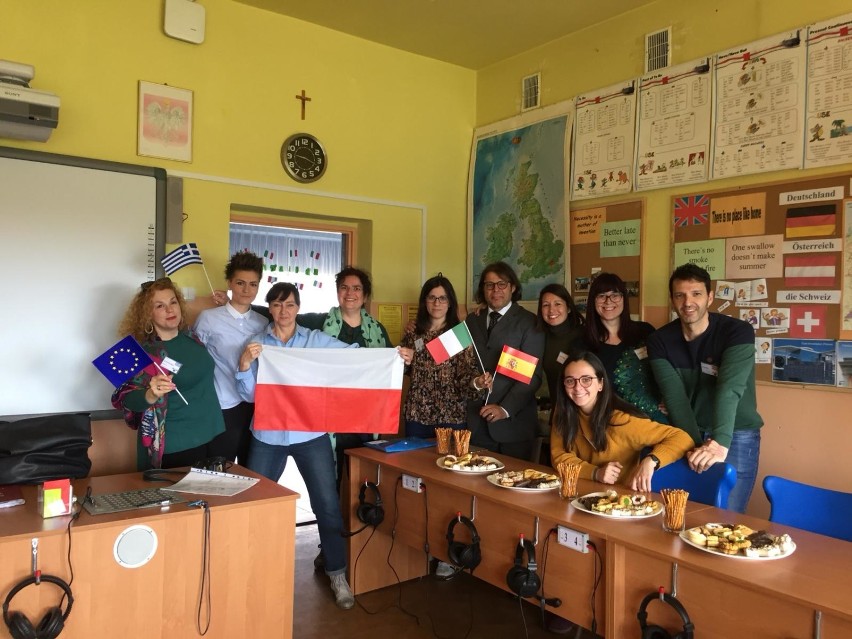 Szkoła Podstawowa w Kamieniu gościła uczniów z Hiszpanii, Włoch i Grecji w ramach programu Erasmus+. ZDJĘCIA