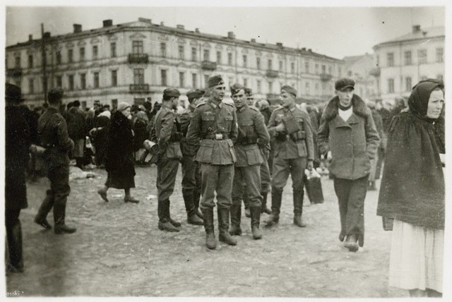 1 września wybuchła II woja światowa. Rozpoczął się największy konflikt w dziejach ludzkości. A jak wyglądały Kielce w 1939 roku? Zobaczcie archiwalne zdjęcia. 

>>>ZOBACZ WIĘCEJ NA KOLEJNYCH SLAJDACH
