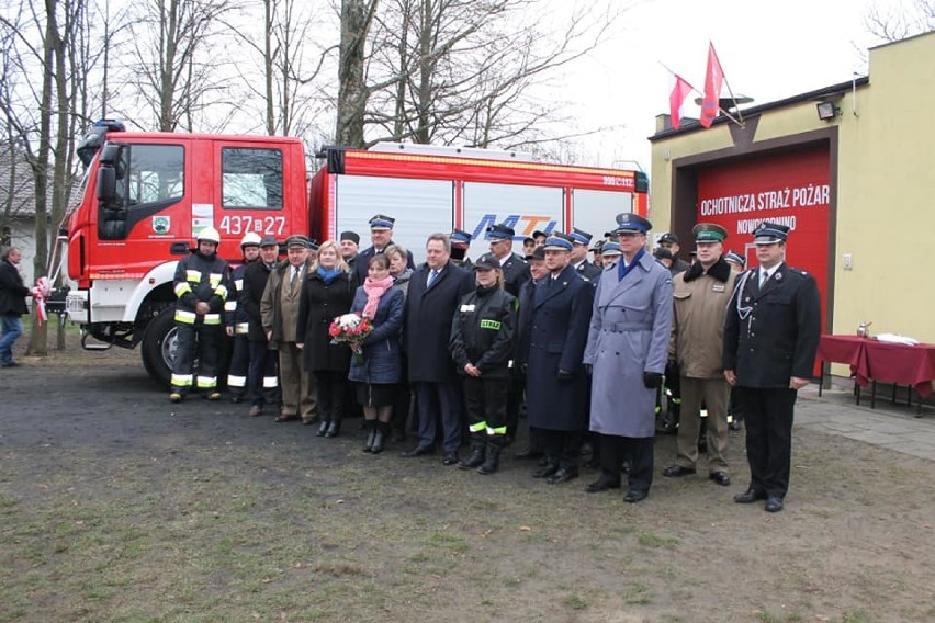 Nowy wóz strażacki w Nowokorninie. Zobacz, co działo się podczas uroczystego przekazania pojazdu (zdjęcia)         