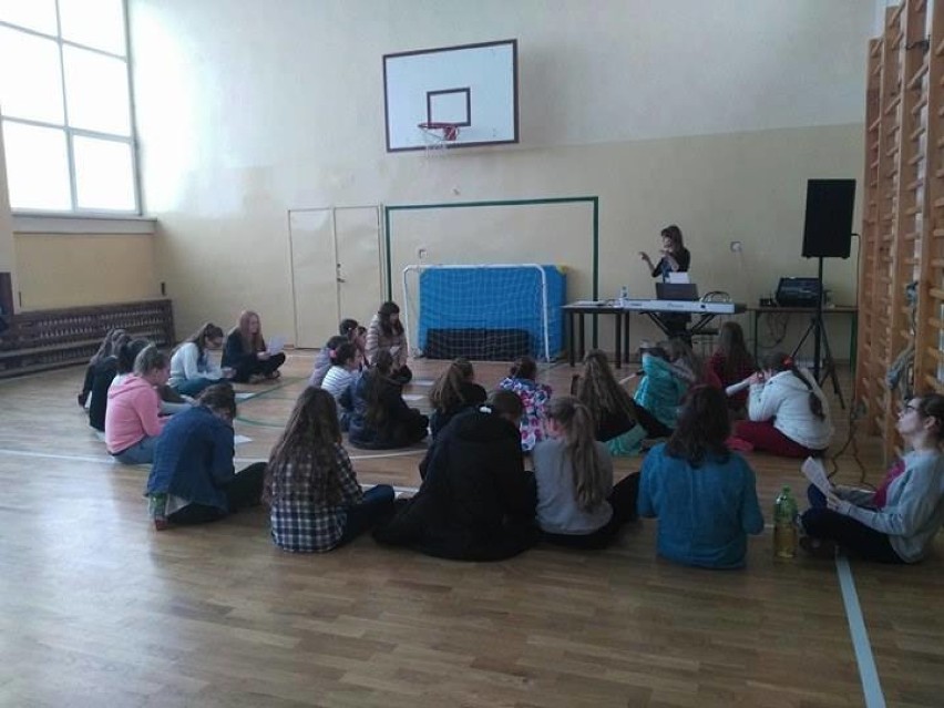 Warsztaty wokalne z Weroniką Korthals w szkole w Mrzezinie