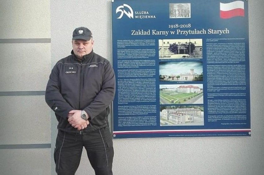 Strażnik z ZK w Przytułach Starych pomógł rannemu mężczyźnie, który zasłabł na przystanku autobusowym