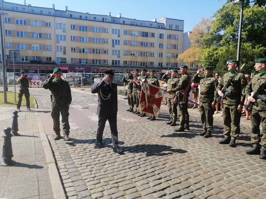 Święto Wojska Polskiego w Kołobrzegu - uroczystości i wojskowy piknik (fotoreportaż)