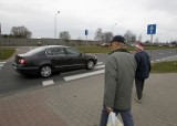 Szczecin: Mieszkańcy korzystają z "dzikiego" przejścia