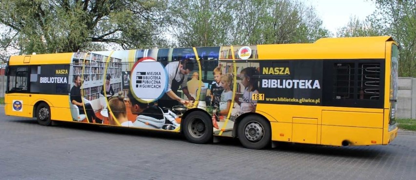 Biblioteka w autobusie A4 w Gliwicach i konkurs z nagrodami