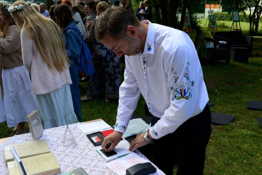 Narodowe Czytanie 2022, czyli Piknik z Mickiewiczem w Szkole Podstawowej nr 4 w Kościerzynie