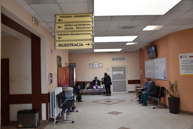 Szpital w Dąbrowie Tarnowskiej będzie od najbliższego poniedziałku (25.10) zajmował się wyłącznie leczeniem zakażonych COVID-19
