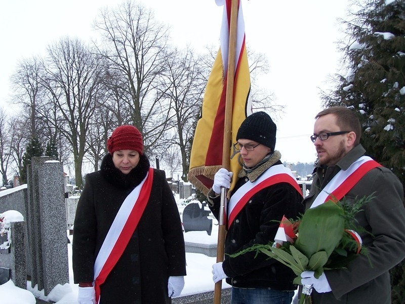 Pamięć o powstańcach. Złożono kwiaty na grobach poległych powstańców w Żychlinie i Śleszynie.