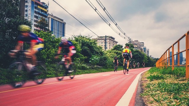 Mamy dobre wiadomości dla miłośników jazdy na rowerze. W Bydgoszczy przybędzie ścieżek dla cyklistów. W sumie w najbliższym czasie powstaną ich trzy kilometry. Zobaczcie, gdzie dokładnie się pojawią. 

Informacje znajdziecie w opisie pod zdjęciami. 


Rozbój w Grudziądzu. Bezdomni grozili nożem i ukradli "komórkę"

