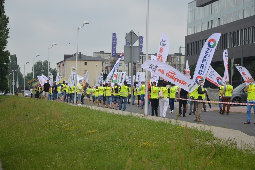 W piątek kolejna pikieta związków zawodowych pod siedzibą PGE GiEK