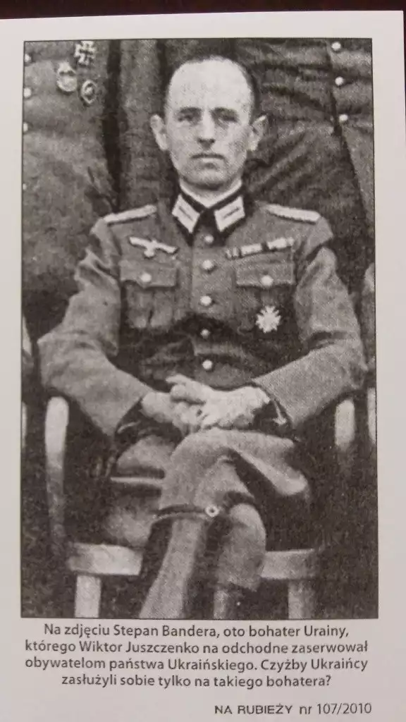 Stepan Bandera w mundurze Wermachtu...
