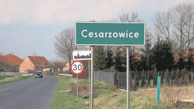 W Cesarzowicach obowiązuje ograniczenie do 30 km/h przez całą dobę w terenie zabudowanym
