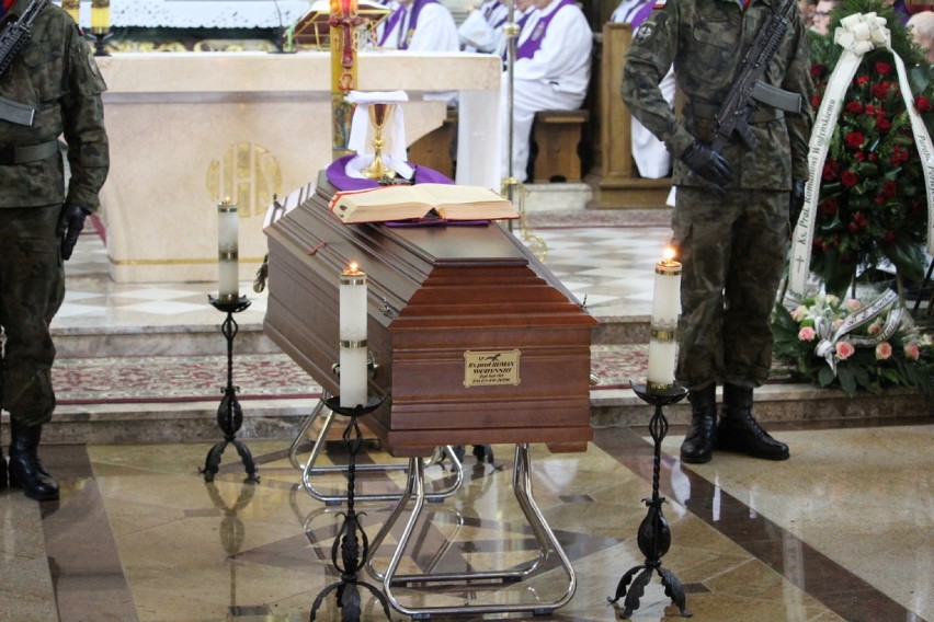 Pogrzeb księdza majora Romana Wodyńskiego wieloletniego proboszcza z Brańska [ZDJĘCIA]