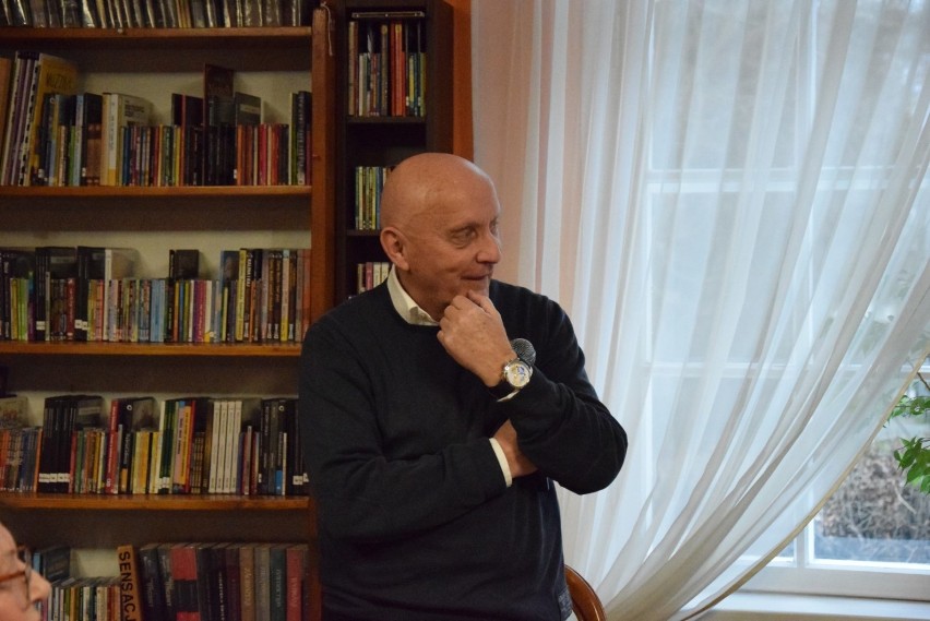 Pruszcz Gdański: Jerzy Dziewulski spotkał się z czytelnikami w pruszczańskiej bibliotece. Zobacz zdjęcia i wideo