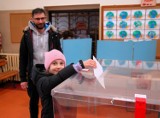 Wybory samorządowe 2024 w Piotrkowie i powiecie. Tak głosują mieszkańcy ZDJĘCIA, FREKWENCJA