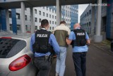 Lubliniec: Nieuczciwy lekarz żądał łapówki, został zatrzymany. W gabinecie miał 15 tys. zł