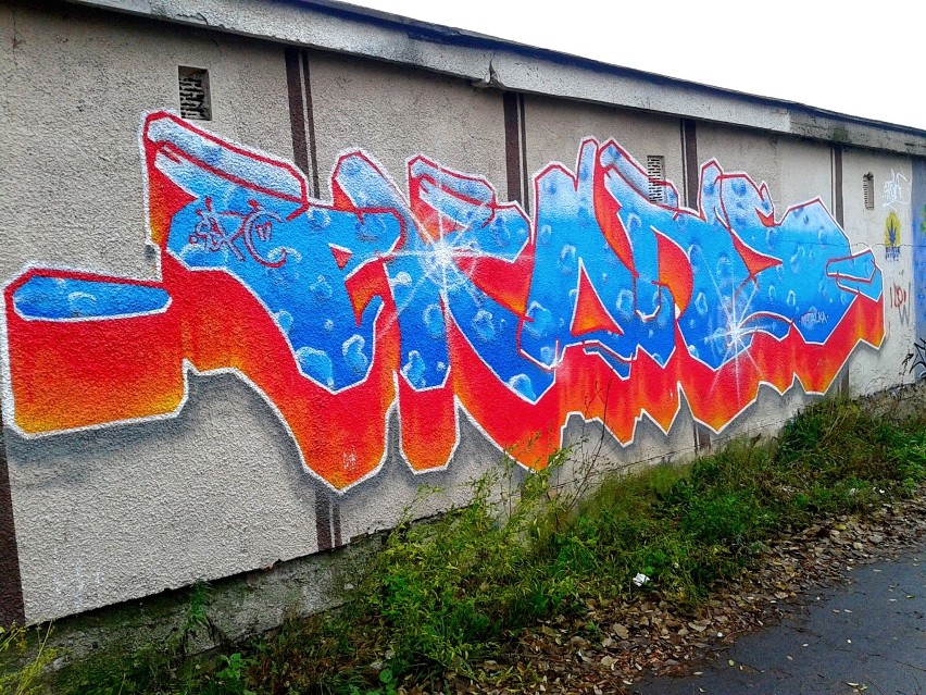 {2} Jak Wam się podoba graffiti malowane w różnych częściach Torunia?