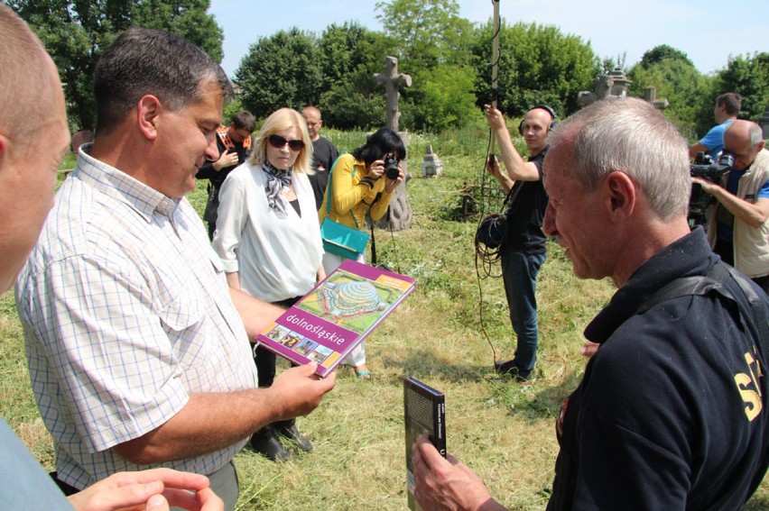 Strażacy z Oleśnicy porządkowali polskie cmentarze na Ukrainie 