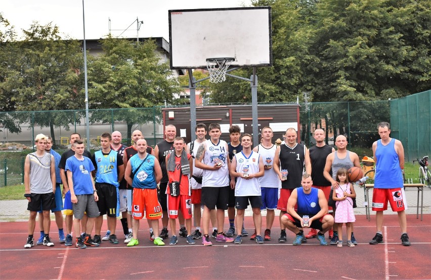 Starych chłopców nikt nie pokonał w turnieju koszykarskich trójek w Gniewkowie