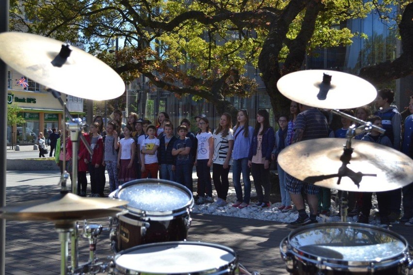 Uczniowie PSPP w Gdyni zaśpiewali "Odę do radości" w 5...